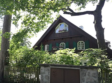 Сколько денег нужно жителю региона, чтобы купить дом в Подмосковье или Краснодарском крае?