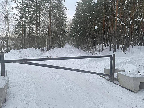 Екатеринбургским садоводам перекрыли дорогу к домам и участкам