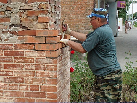 Обличитель Гитлера: в Гукове начали ремонтировать памятник Георгию Димитрову