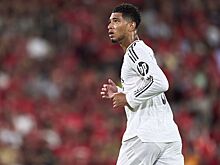Беллингем был признан лучшим полузащитником года на церемонии Globe Soccer Awards