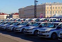 В Санкт-Петербурге состоялась торжественная передача полицейским новых служебных автомобилей