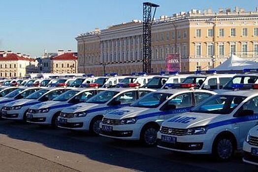 В Санкт-Петербурге состоялась торжественная передача полицейским новых служебных автомобилей