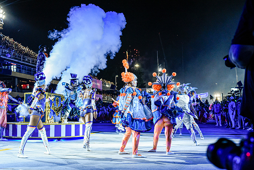 Ежегодный карнавал в Рио-Де-Жанейро