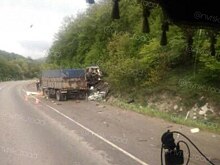 В Новороссийске после ДТП с зерновозом легковушку разорвало пополам