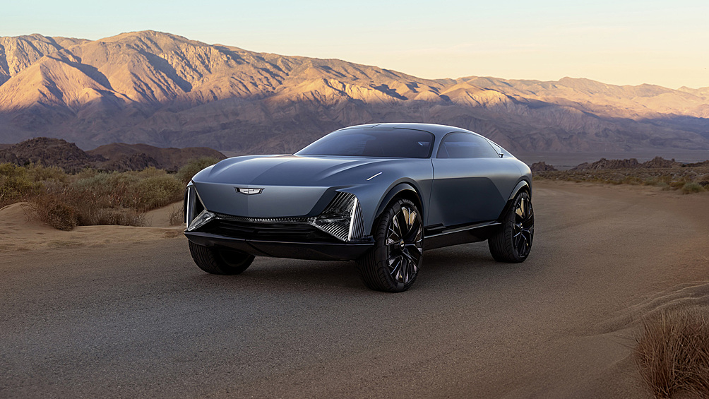 Концепт-кар Cadillac Elevated Velocity серийную машину не предвещает, но демонстрирует дизайнерские и технические изыскания бренда. Кроссовер получил двери «крыло чайки», систему беспилотного вождения и полный привод с разными режимами движения, включая настройки Sand Vision для улучшения видимости при пыльной буре и Elements Defy для «стряхивания» с кузова грязи.