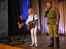 Артисты ЦАТРА Андрей Кочинов и Юта посетили в госпитале участников спецоперации на Украине