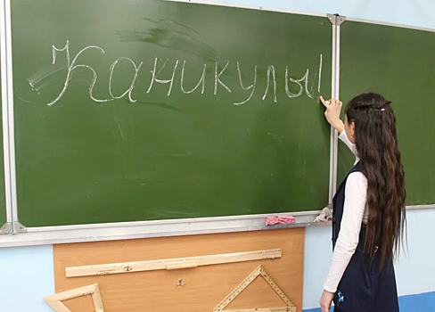 Саратовских школьников не планируют отправлять на внеплановые каникулы