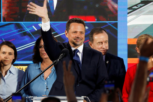 Экзитполы показали победу мэра Варшавы Тшасковского на выборах президента Польши