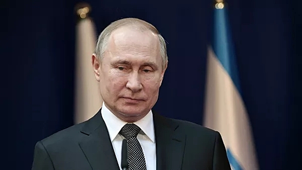 Путин не стал пожимать руку Пенсу