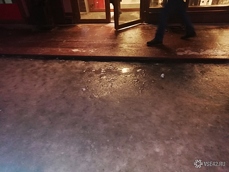 Кемеровчанка пожаловалась на гололед в центре города