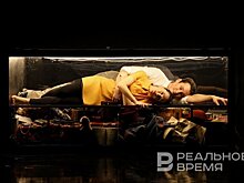 Витрины, гробы и лимонад: Камаловский поставил "Музей невинности"