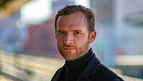 Психолог объяснил, что делать, если бывший не отпускает