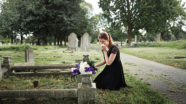 Можно ли ходить на кладбище в Пасху и почему