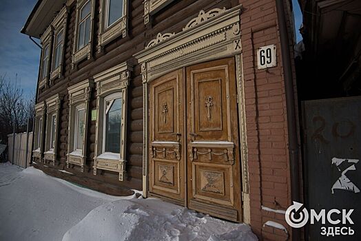 Создать точку притяжения или сравнять с землёй: качели деревянного зодчества в Омске