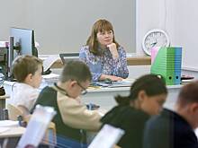 Экономист объяснил, почему зарплаты осужденных в полтора раза превысили доходы учителей