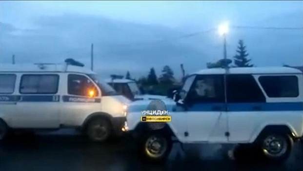 Жители Балластного карьера перекрыли переезд машинам из других районов