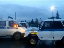 Жители Балластного карьера перекрыли переезд машинам из других районов