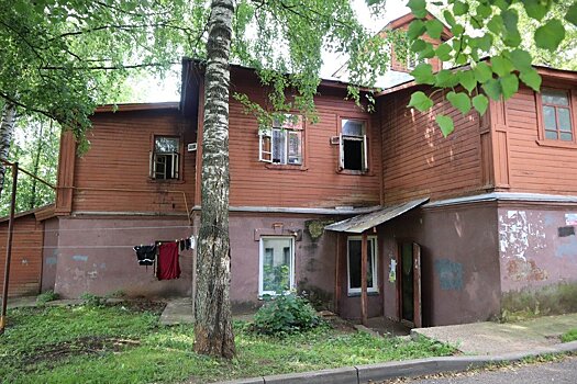 Из-за плохого ремонта в Кирове может рухнуть стена жилого дома архитектора Чарушина