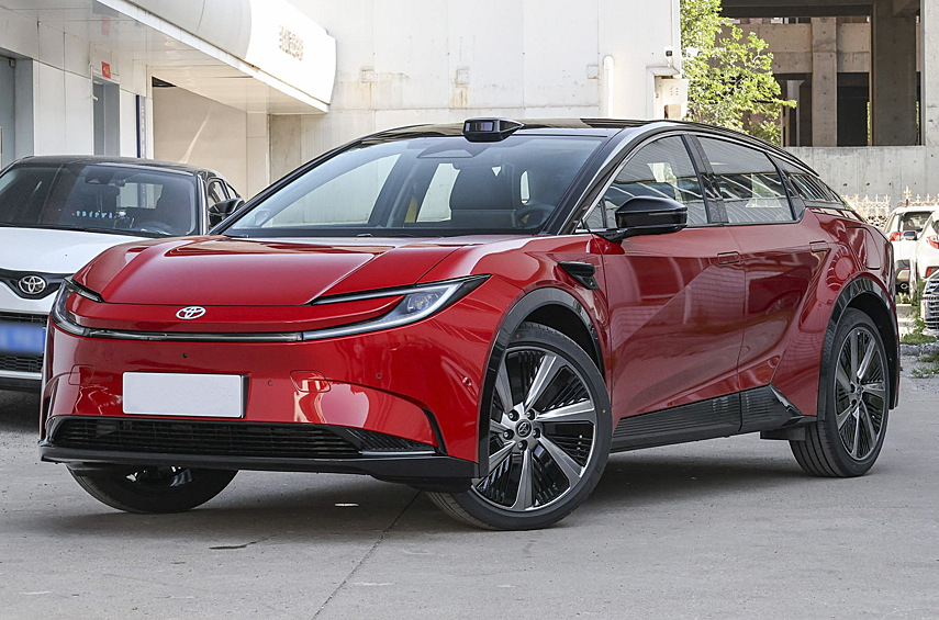 Toyota bZ5. В Китае начался приём заказов на электрокроссовер длиной 4,78 метра. Минимальная стоимость составляет всего 130 тысяч юаней: за Sehol E40X — прародитель «Москвича 3e» — в КНР просят от 160 тысяч юаней, несмотря на более скромные габариты модели.