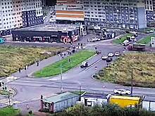 Россиянин во время ДТП влетел в толпу пешеходов и попал на видео