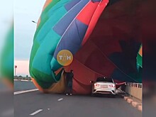 Воздушный шар накрыл автомобиль в Нижнем Новгороде