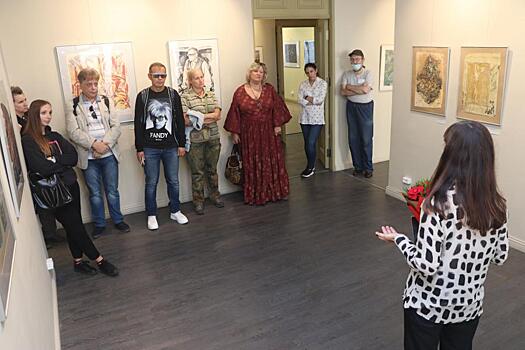 Во Владивостоке открылась выставка шелкографии из частной коллекции Константина Кузьминых