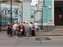 Участники «Московского долголетия» из Ховрина прогулялись по театральным бульварам