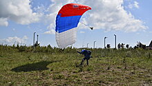 Помощь с небес: спасатели РПСБ прыгнули с парашютом в честь пятилетия базы