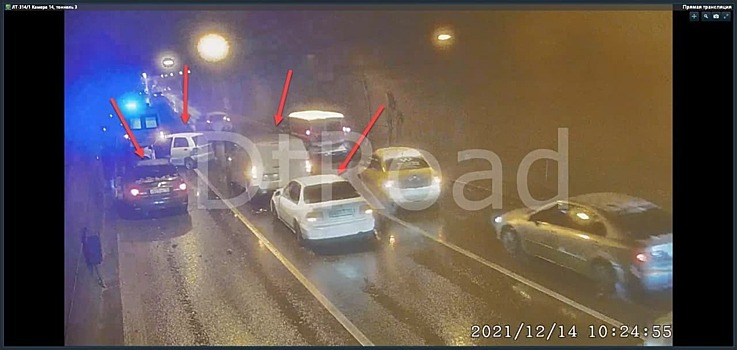 Четыре автомобиля столкнулись в Лефортовском тоннеле в Москве