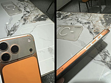 Владелец iPhone 17 Pro Max стер покрытие смартфона влажной салфеткой