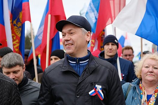 Андрей Травников принял участие в шествии "Встречай сибирский Первомай!"