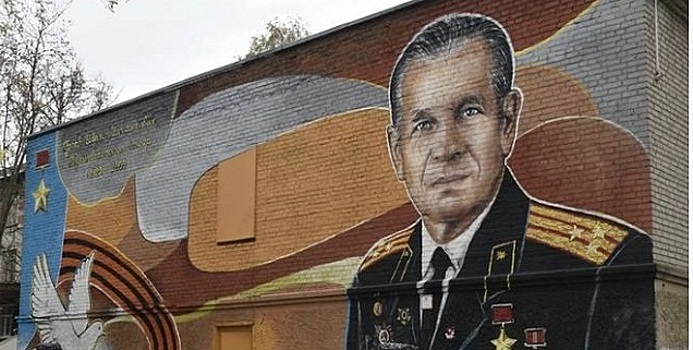 Портрет героя Великой Отечественной войны украсил фасад владимирского лицея-интерната