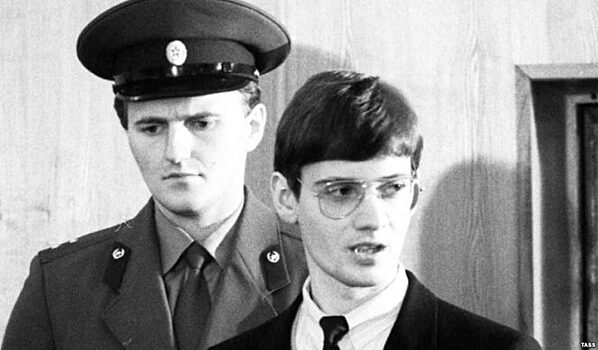 Как наказали летчика, который сел на Красную площадь