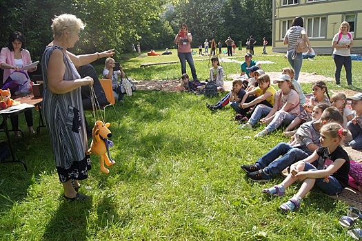 Сотрудники библиотеки № 160 приняли участие в проведении районного фестиваля детского творчества
