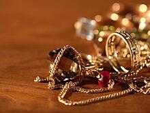 45-летний кировчанин украл у своей знакомой деньги и ювелирные украшения