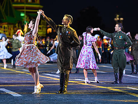 Ирландские танцы, волынки и «Прощание славянки»: в Москве прошел фестиваль «Спасская башня»