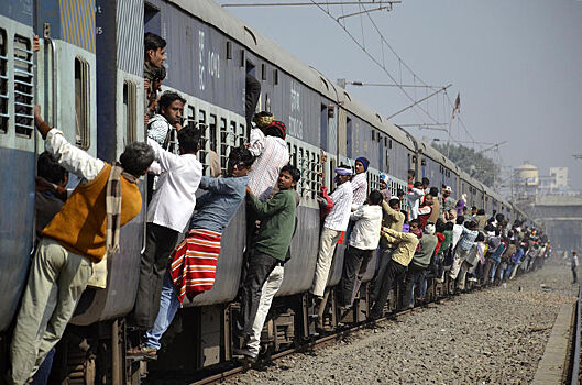 В Индии нашли взрывчатку в вагоне пассажирского поезда