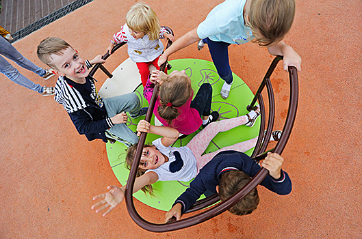 Сенаторы попросили Ростуризм снять барьеры для поездок детей на отдых