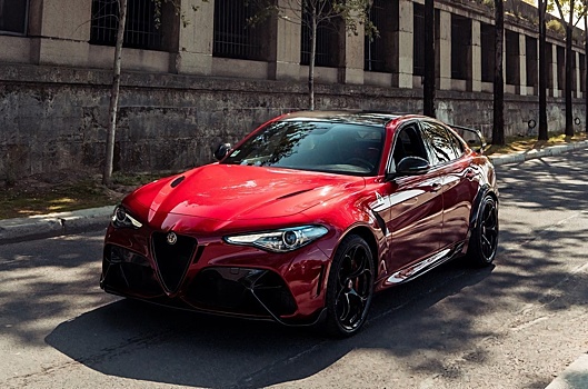 Редкую Alfa Romeo продают по цене BMW M8