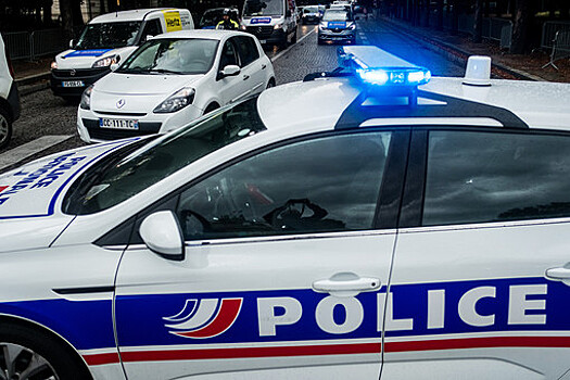 Автомобиль въехал в толпу участников фестиваля воздушных змеев во Франции и сбил 11 человек