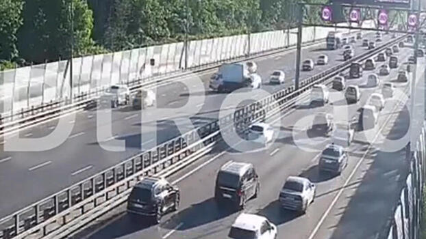 Мужчина погиб в ДТП на Живописном мосту в Москве
