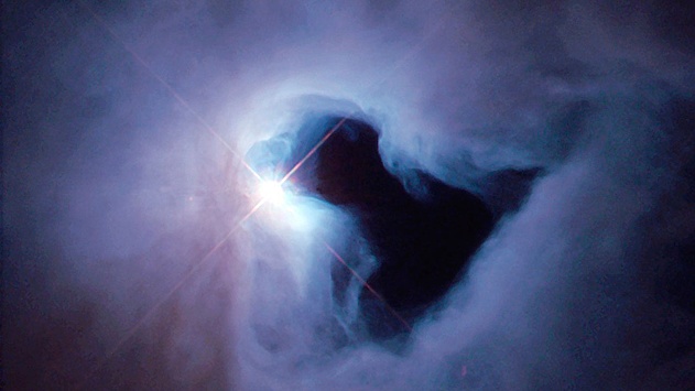Астрономы зафиксировали, как гигантская черная дыра «пожирает» звезду