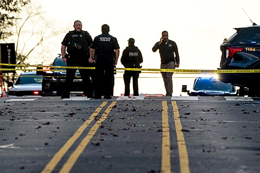 Трамп пообещал поставить на "постоянную паузу" миграцию из стран третьего мира