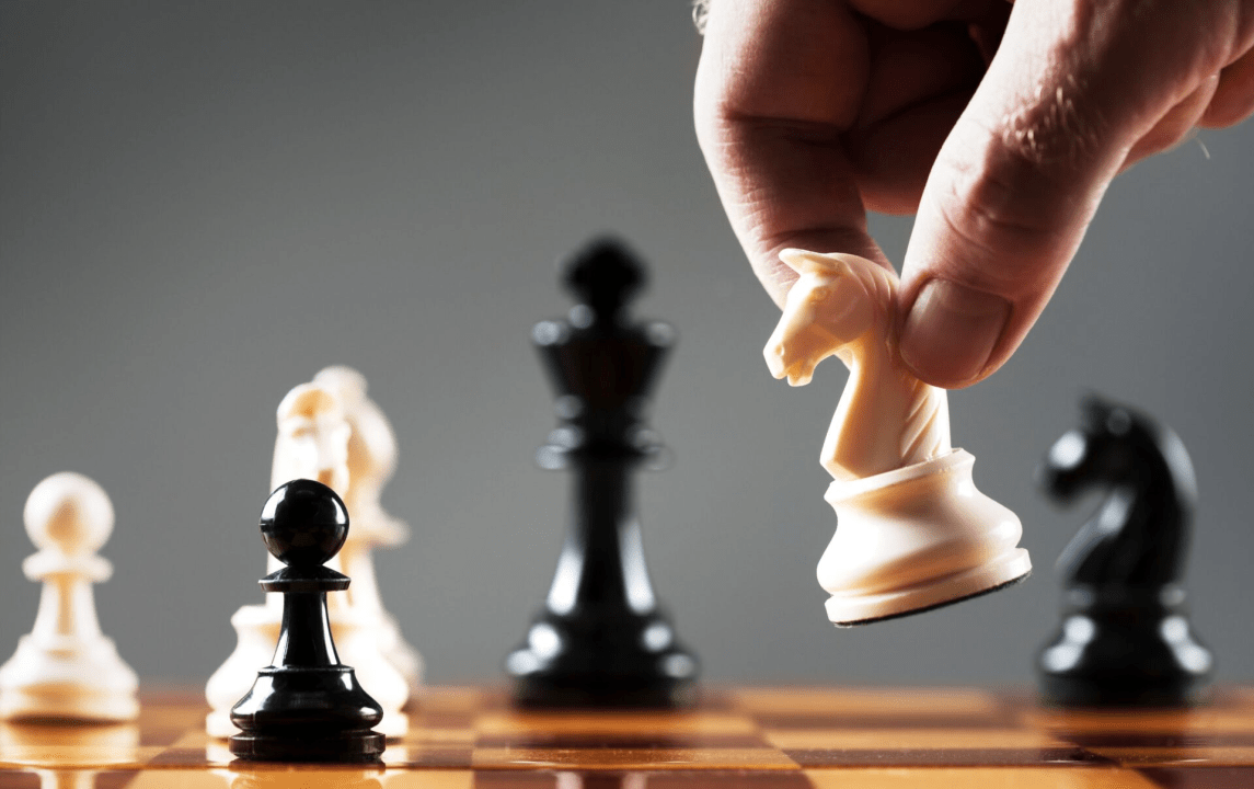 В шахматном клубе Петербурга судью и двух посетителей избили шахматной доской