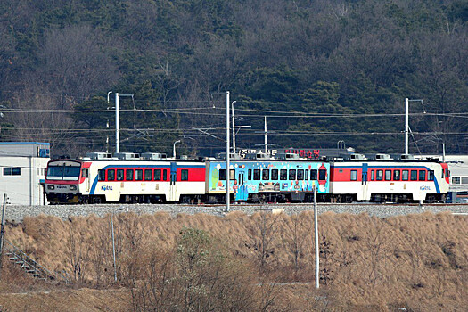 Поезд сошел с рельсов в Сеуле