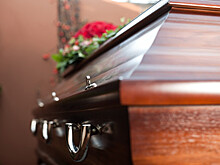 Жених случайно похоронил бабушку в свадебном платье невесты