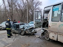 В Волгограде в ДТП с маршрутным автобусом № 79 пострадали два человека
