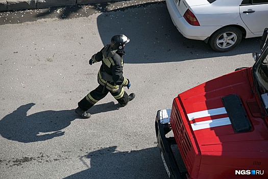 Травников распорядился помочь семье, у которой в пожаре погибли трое детей