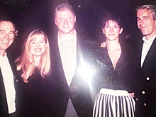 Что скрывали файлы. Обнародованы снимки Клинтона по делу педофила Эпштейна