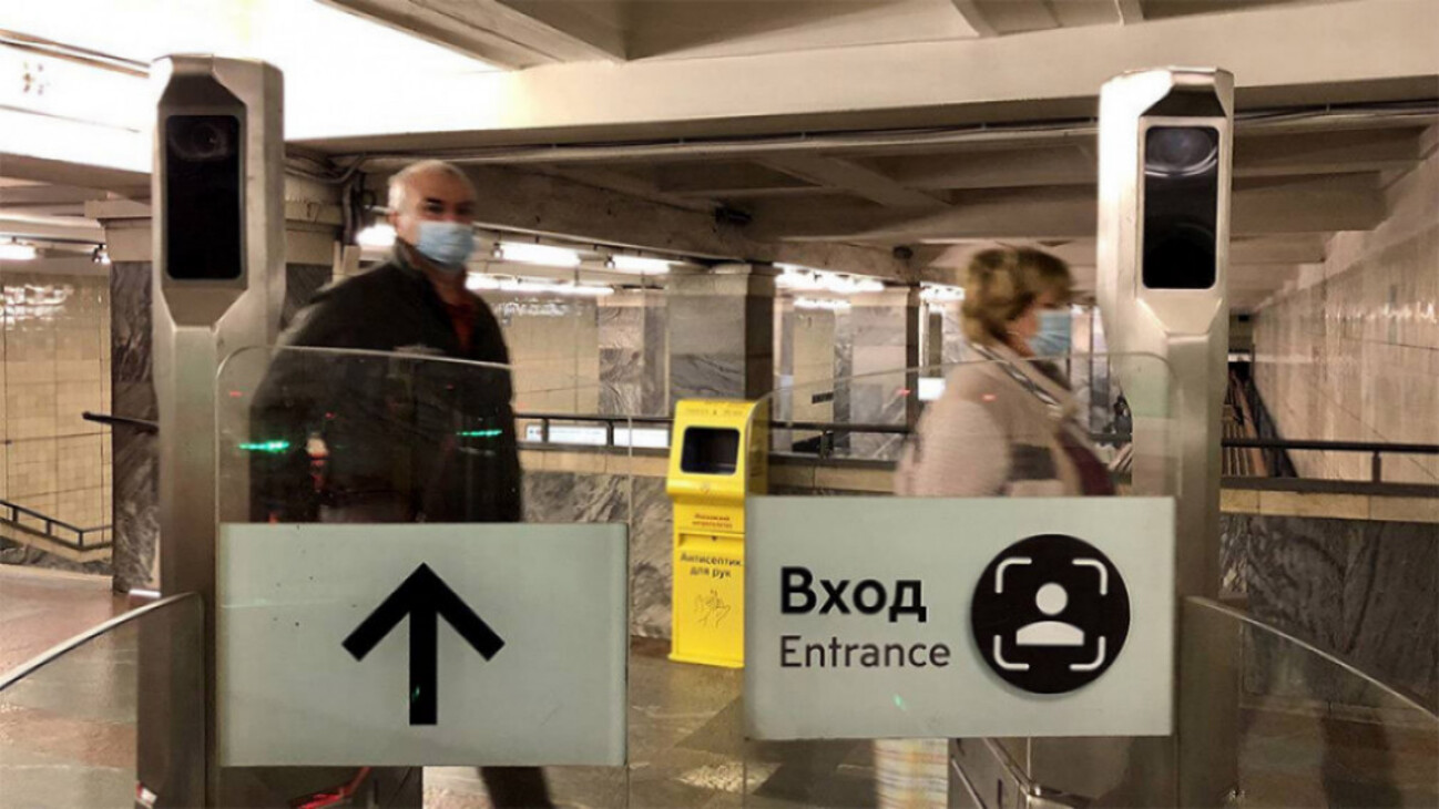 Лицо метрополитена. Метро турникет 2022 face pay. Турникеты в метро Москвы. Турникеты с биометрией в метро. Турникет в метро с фэйс Пэй.